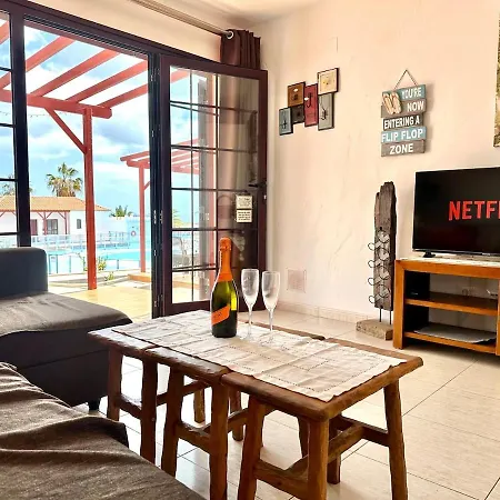 Encantador Con Vistas A La Piscina Apartamento *